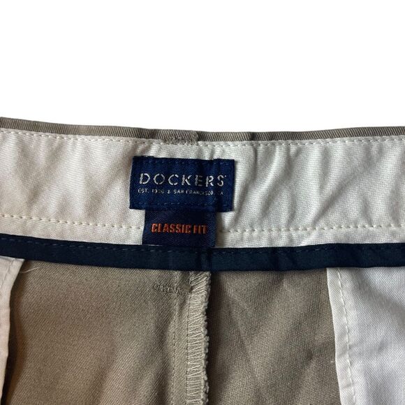 NWT Dockers Beige Classic Fit Khaki Pants size W42x L32 - Picture 6 of 10